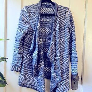 Lucky Brand Waterfall front Cardigan blue and white geometric patterns